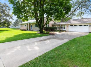 2501 S Meadowmere Pkwy, New Berlin, WI