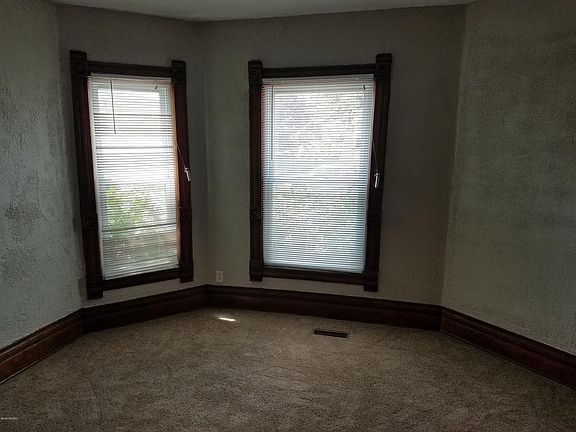 5th image of 844 Broadway Ave NW
