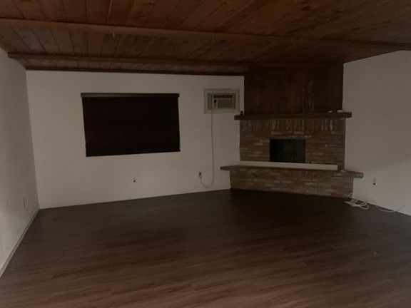 4th image of 15261 Pine Ave