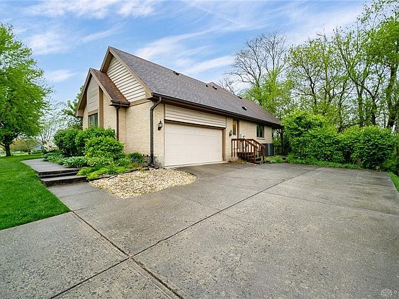 3rd image of 1081 Quiet Brook Trl