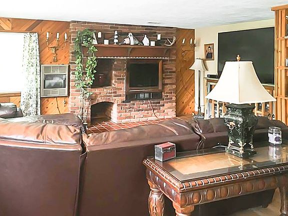 Fireplace with bakers cutout