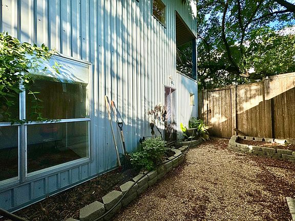 3rd image of 4214 Swiss Ave Unit L