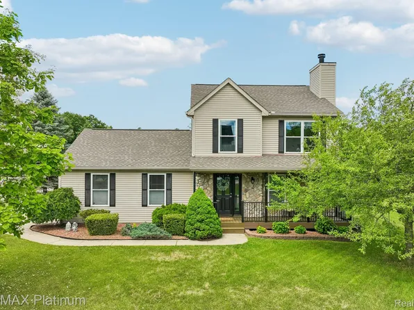 2353 Chestnut Bnd, Howell, MI 48855