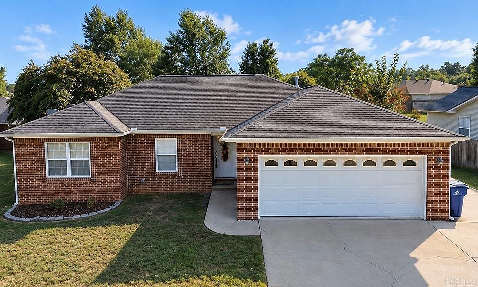 1st image of 17 Applewood Cir