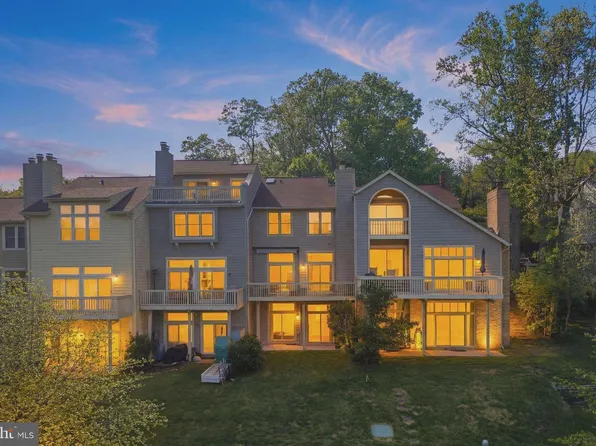 11163 Lake Chapel Ln, Reston, VA 20191