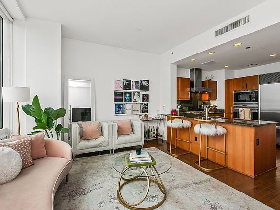 5th image of 401 N Wabash Ave #401