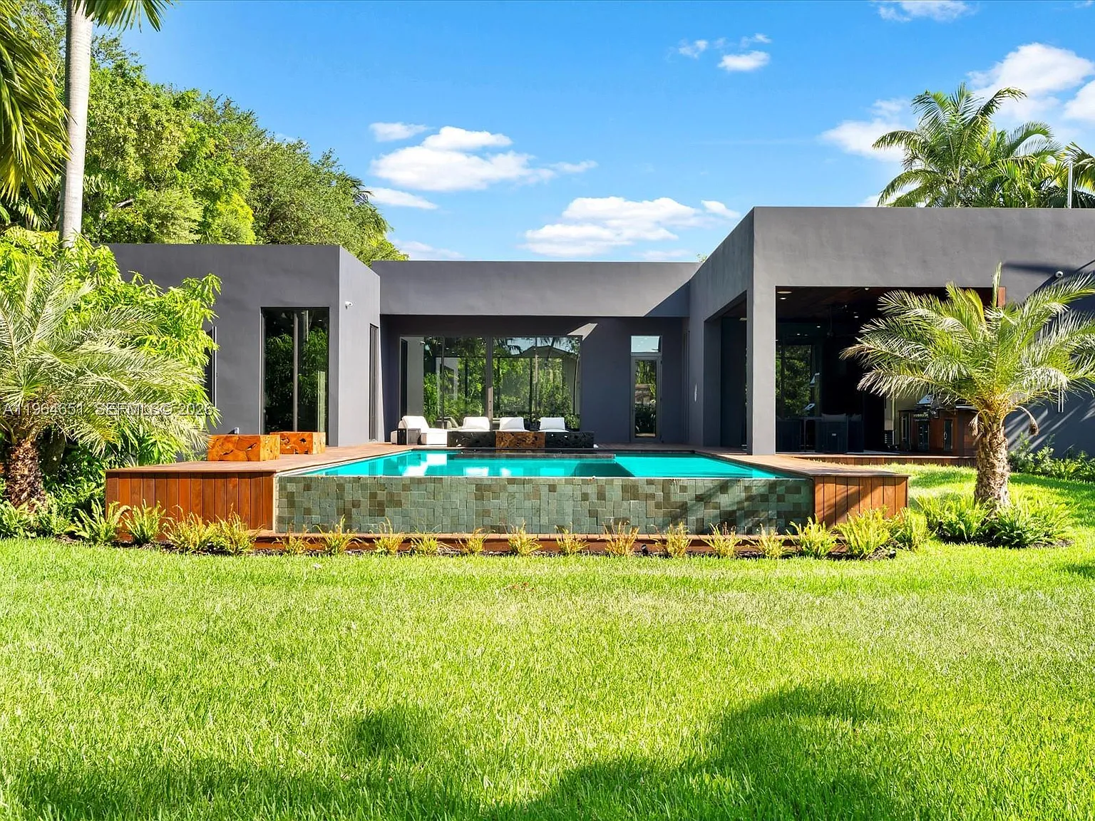 Biscayne Heights — Photo 4