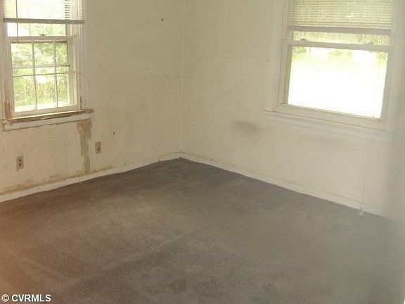 5th image of 3925 E Chatham Dr