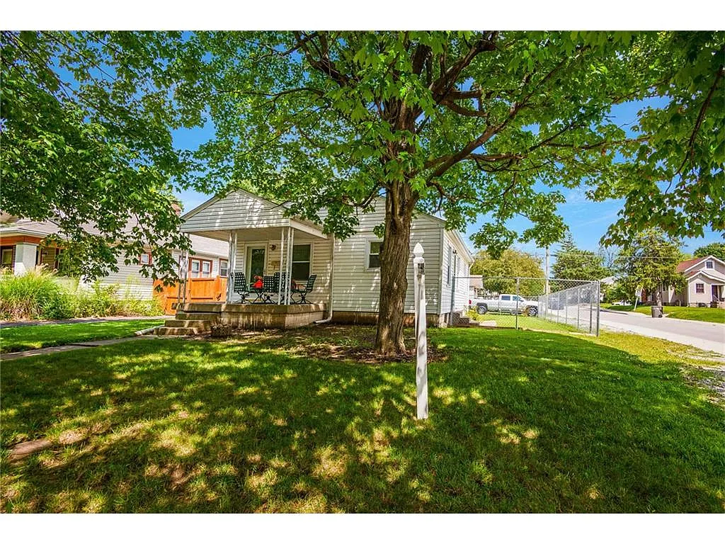 1445 N Linwood Ave photo 1