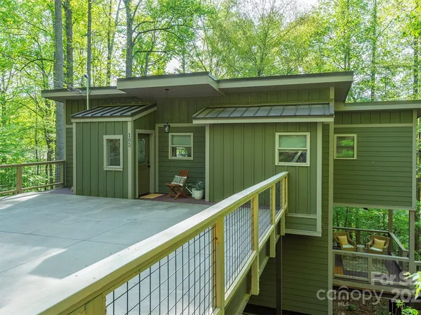 102 Kanawha Dr, Black Mountain, NC 28711