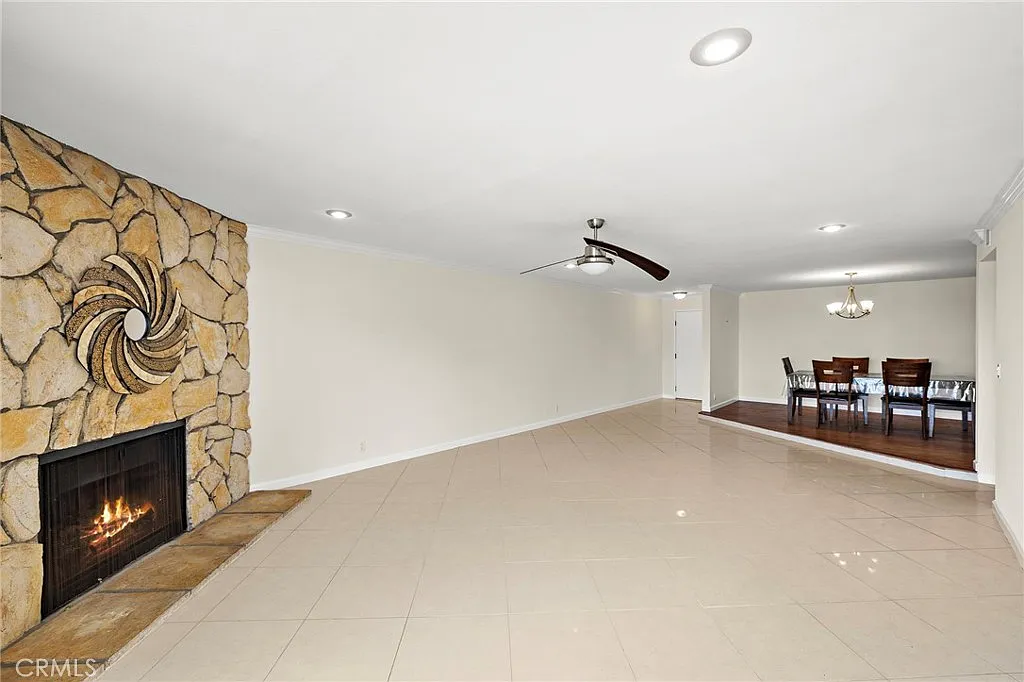 2 bed, 1326 sqft, $3,000 — Photo 3