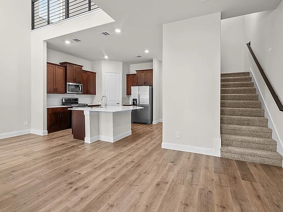 4th image of 4523 Cinema St