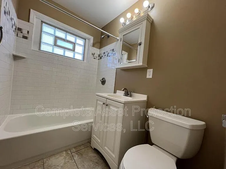 7728 Catalpa Ave — Photo 5