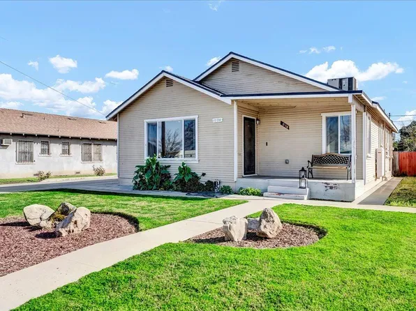 1094 E Sierra Way, Dinuba, CA 93618