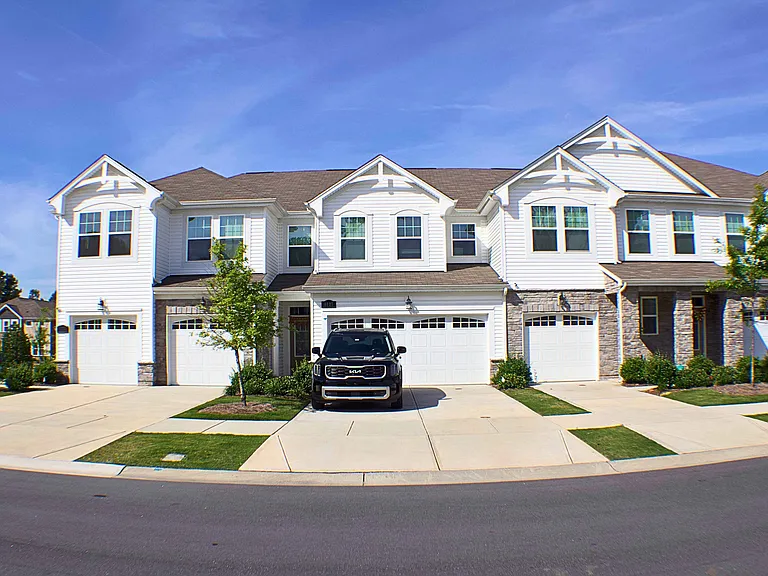 8027 Overmeadow Ln — Photo 1