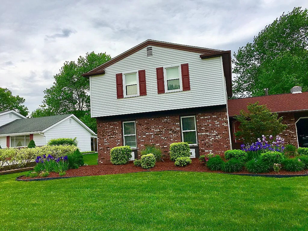 15626 Indianhead Ln photo 1