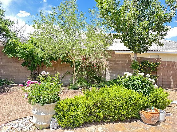 4th image of 10401 Chaparro Dr NW