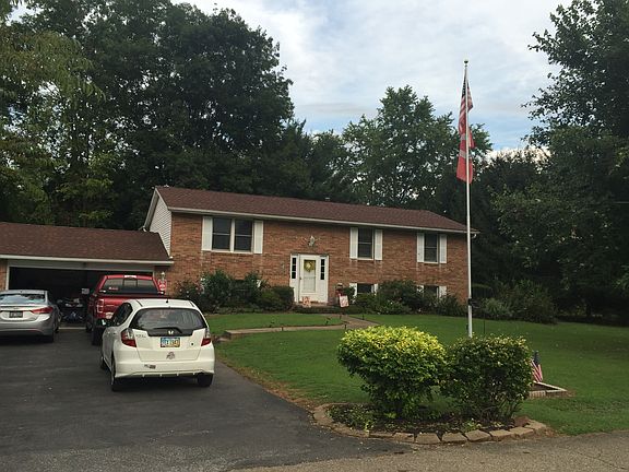 2 car garage, big drivewa