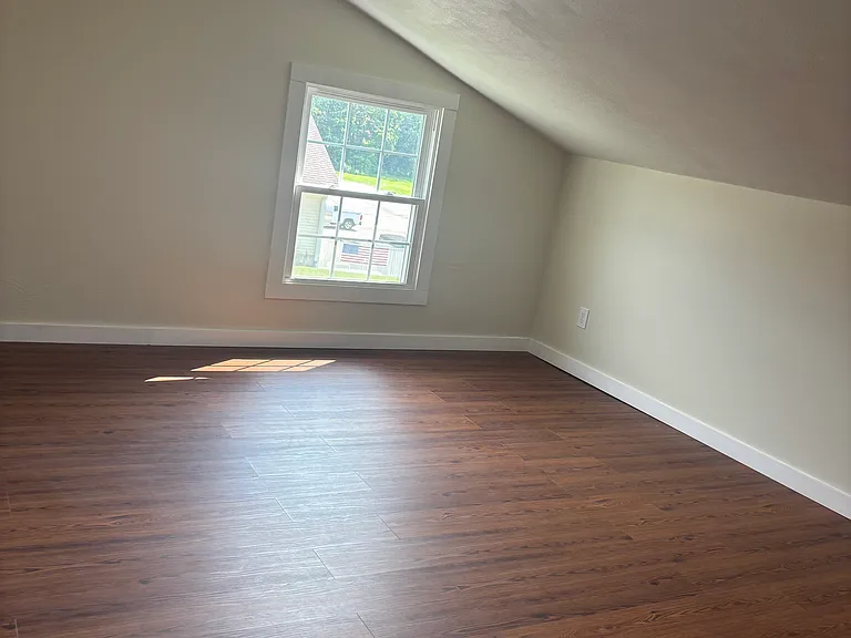 North bedroom 15.5' x 12'