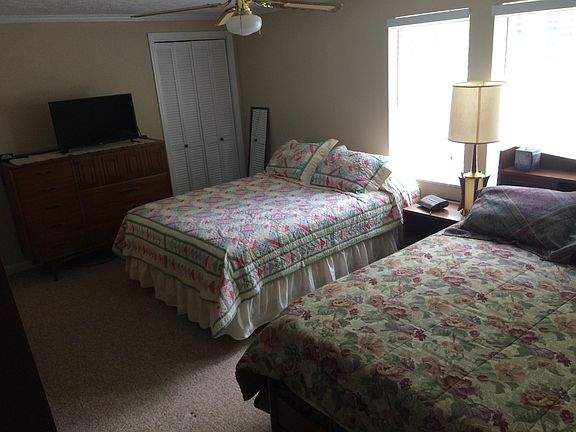 Big Bedroom fits 2 Queen Beds