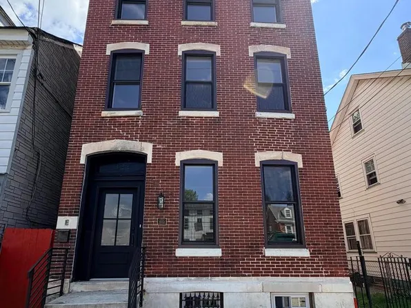 122 E Broad St, Burlington, NJ 08016