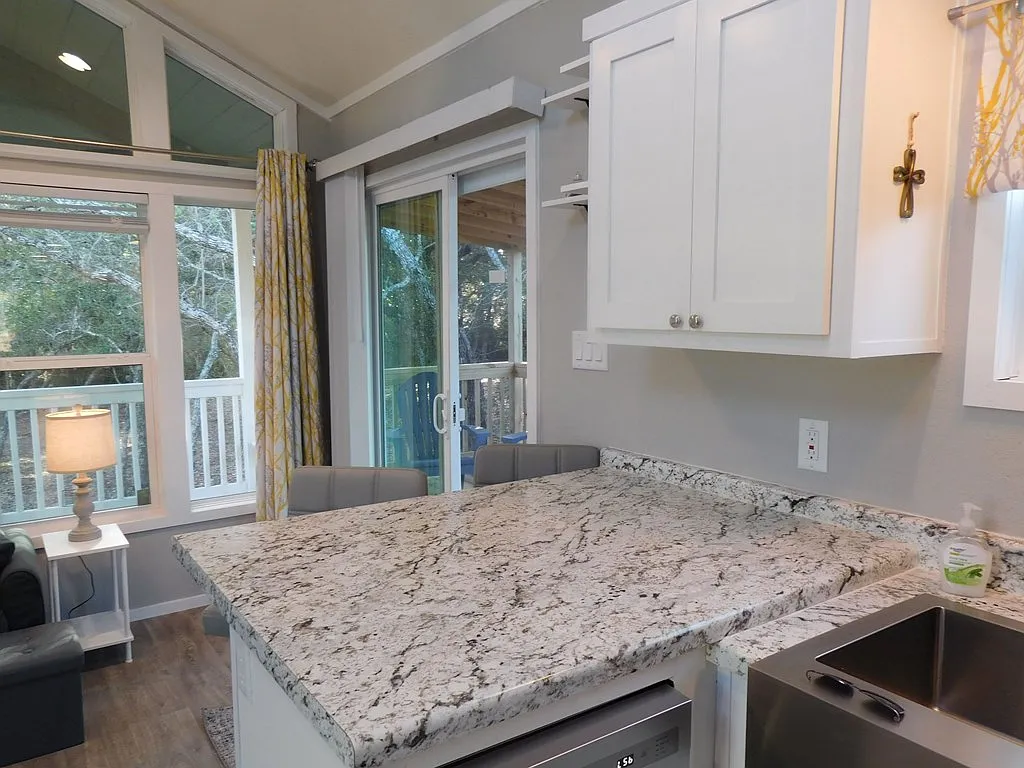 1 bed, 1.0 bath, 400 sqft, $1,250 — Photo 3