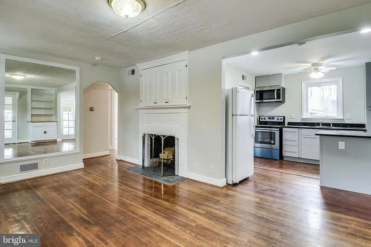 3 bed, 2.0 bath, 1616 sqft, $4,000 — Photo 3