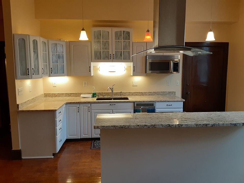 Gourmet kitchen, dishwasher, stainless appliances, microwave, range hood, granite countertops, island, granite top breakfast bar.