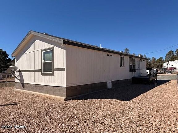 3rd image of 2122 Meadow Ln