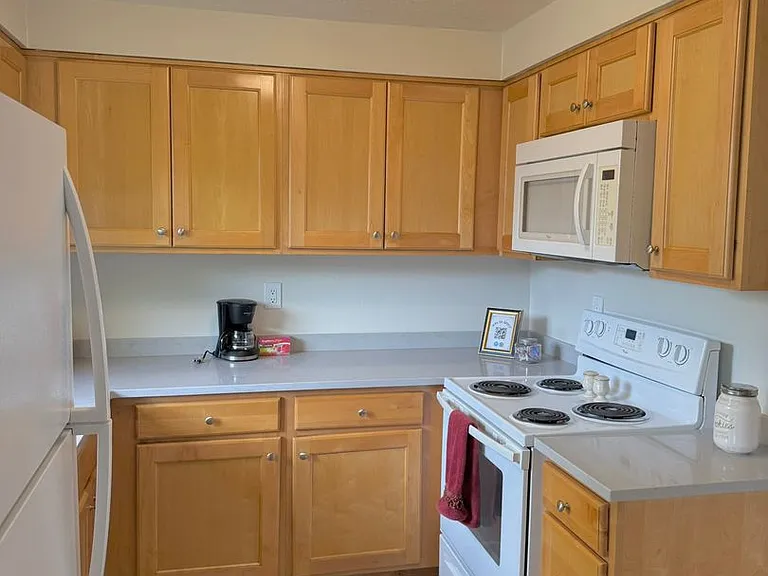 7845-7895 SW Hillcrest Pl #11801-11803 — Photo 36