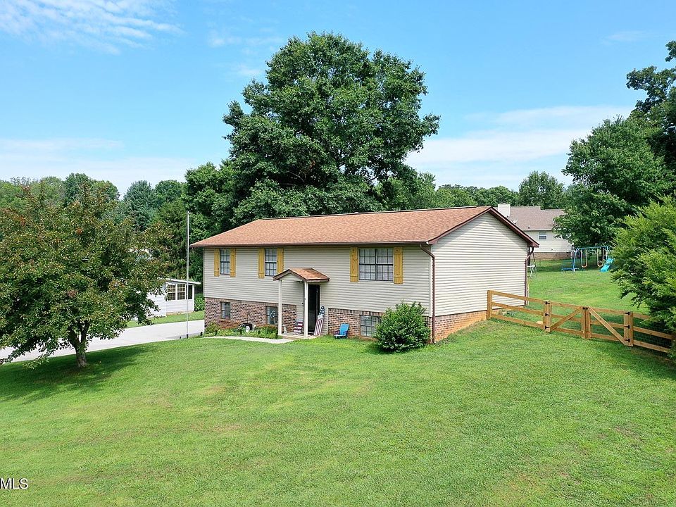 1st image of 615 Periwinkle Ln