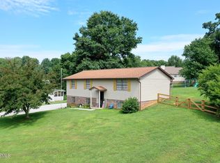 615 Periwinkle Ln, Maryville, TN 37804