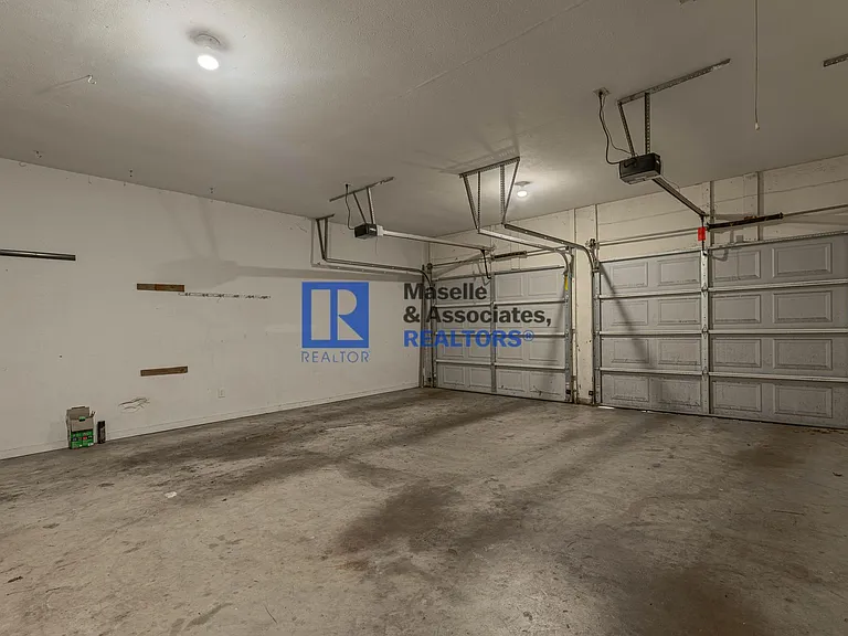 1046 Newland St — Photo 40