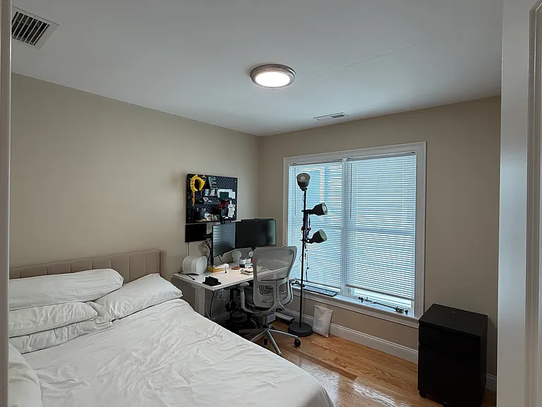 62-64 Waverly St #2 — Photo 11