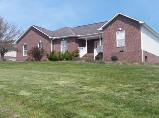 1210 Heathrow Dr, Maryville, TN 37801
