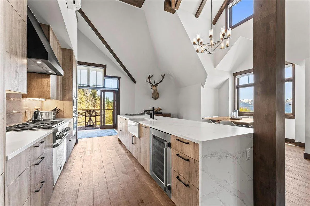 5 bed, 4217 sqft, $25,000 — Photo 4