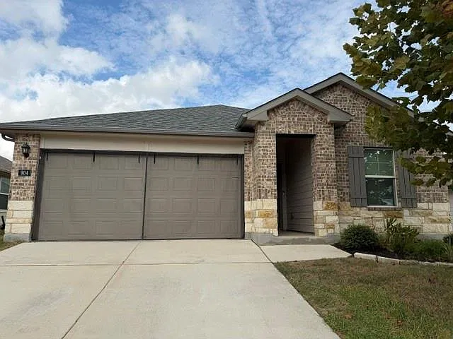 4 bed, 2.0 bath, 1717 sqft, $1,785 — Photo 1