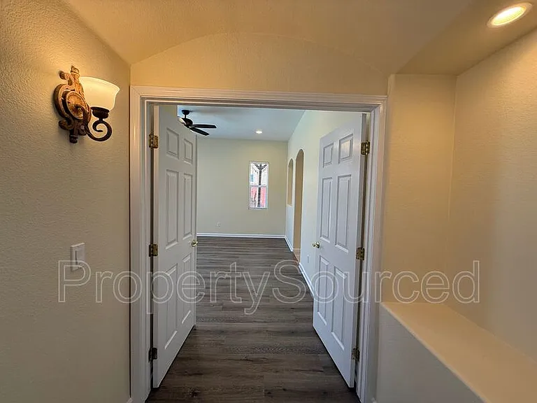 1633 Sparrowhawk St — Photo 20