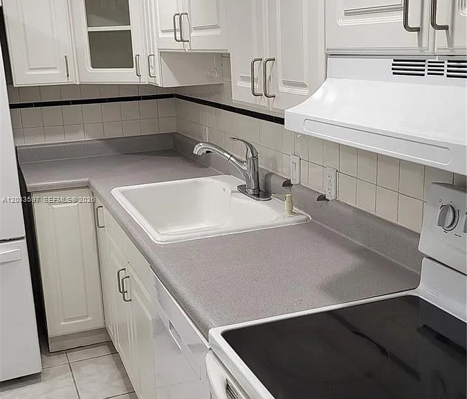 3401 N Country Club Dr #211 — Photo 9