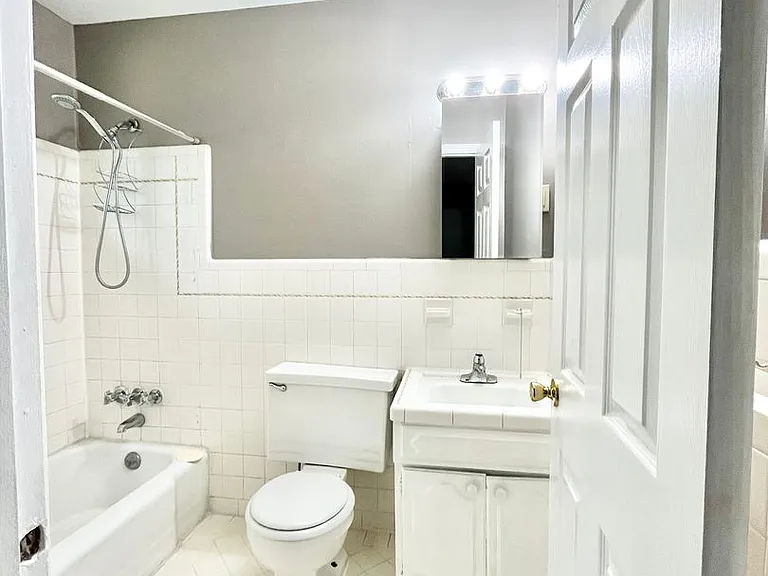 4012 Southern Parkway — Photo 8