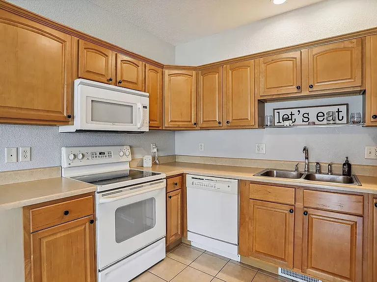 Appliances all upgraded to modern stainless steel