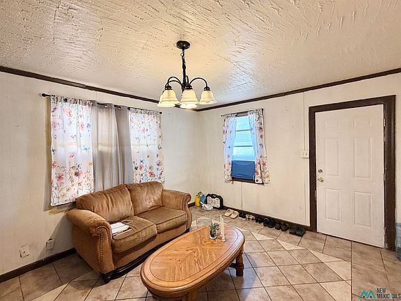 4th image of 111 N Houston St