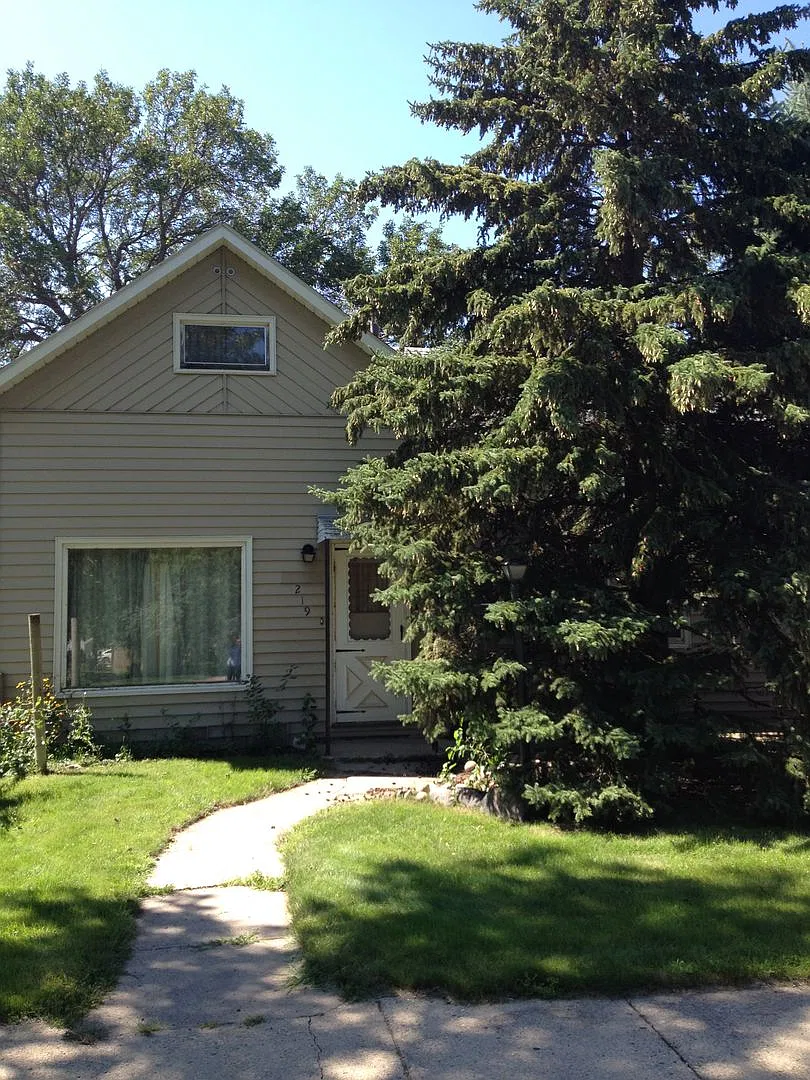 4 Bed 1 Bath + Double Stall Garage — Photo 1
