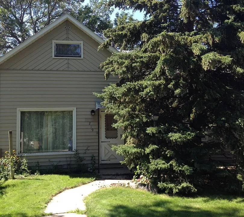 219 1st St SW