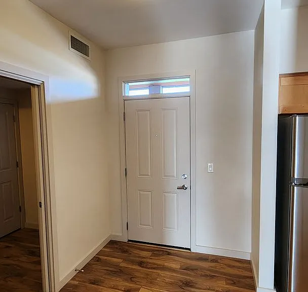 712 W Spruce St — Photo 5