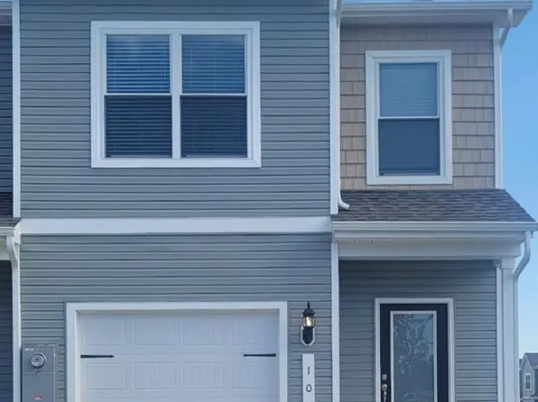 10 Bloomsbury St, Falling Waters, WV 25419