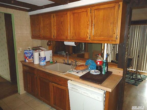 4th image of 11 Newport Ave