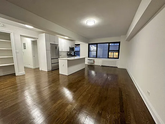 Rented by Manhattan Realty Group | media 3