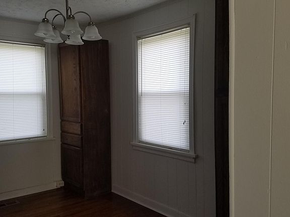 4th image of 105 E 37th St