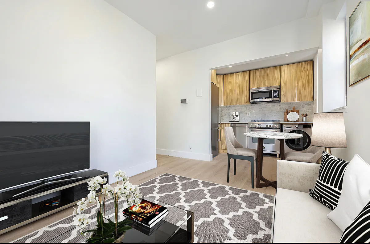 Building Photo - 138 E 38th St #5C
